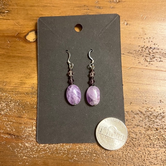 3/$20 🎉 Lovely amethyst dangle earrings with French wire hooks - Picture 2 of 4